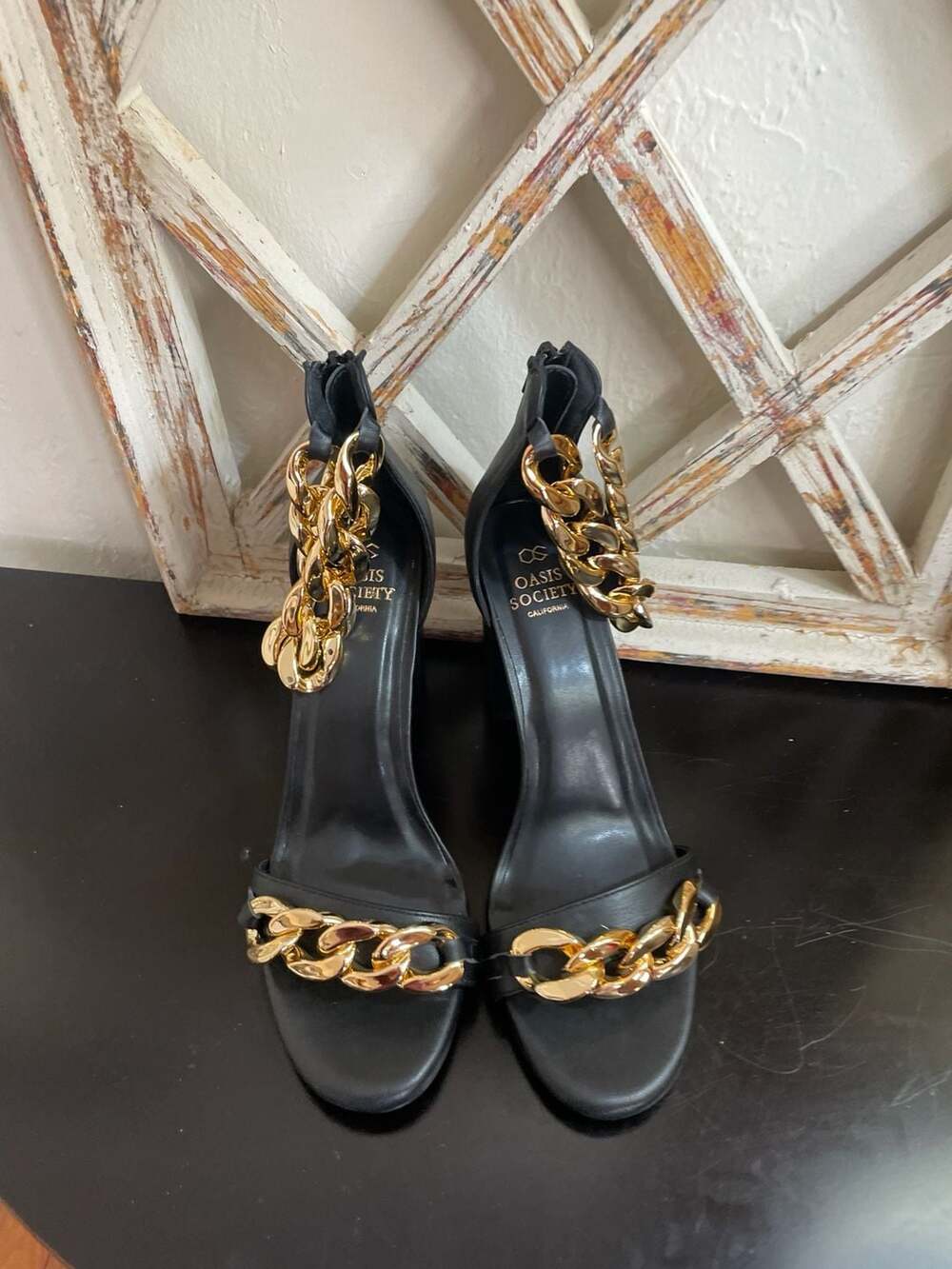 Oasis Society Black Chunky Gold Chain Block Heel Sandals Size 10 - Picture 4 of 9